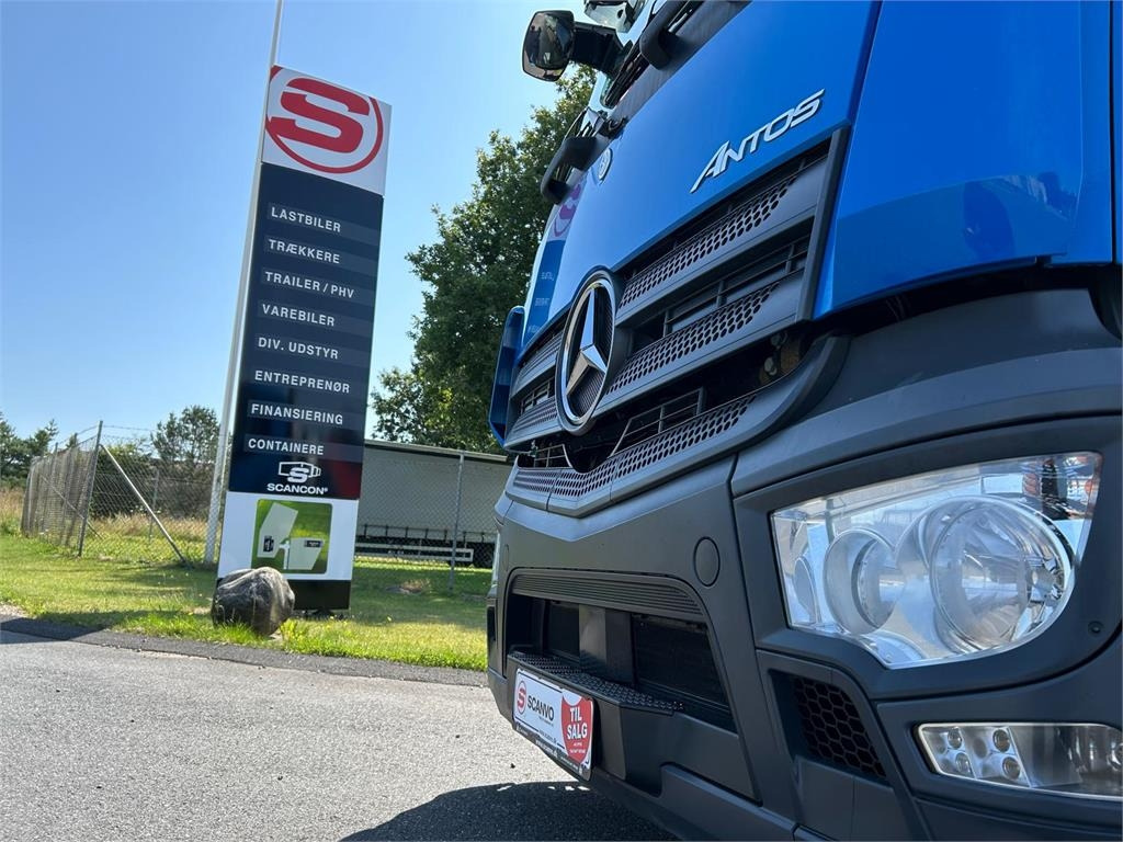 Mercedes-Benz Antos 2546 - Hiab 192 E kran - Camião multibenne: foto 4 Mercedes-Benz Antos 2546 - Hiab 192 E kran - Camião multibenne: foto 4