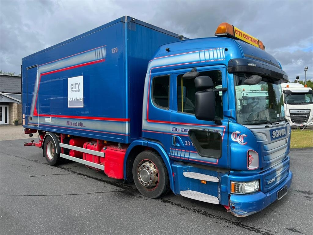 Scania P320 DB 4x2 MLB - low entry - Camião furgão: foto 1 Scania P320 DB 4x2 MLB - low entry - Camião furgão: foto 1