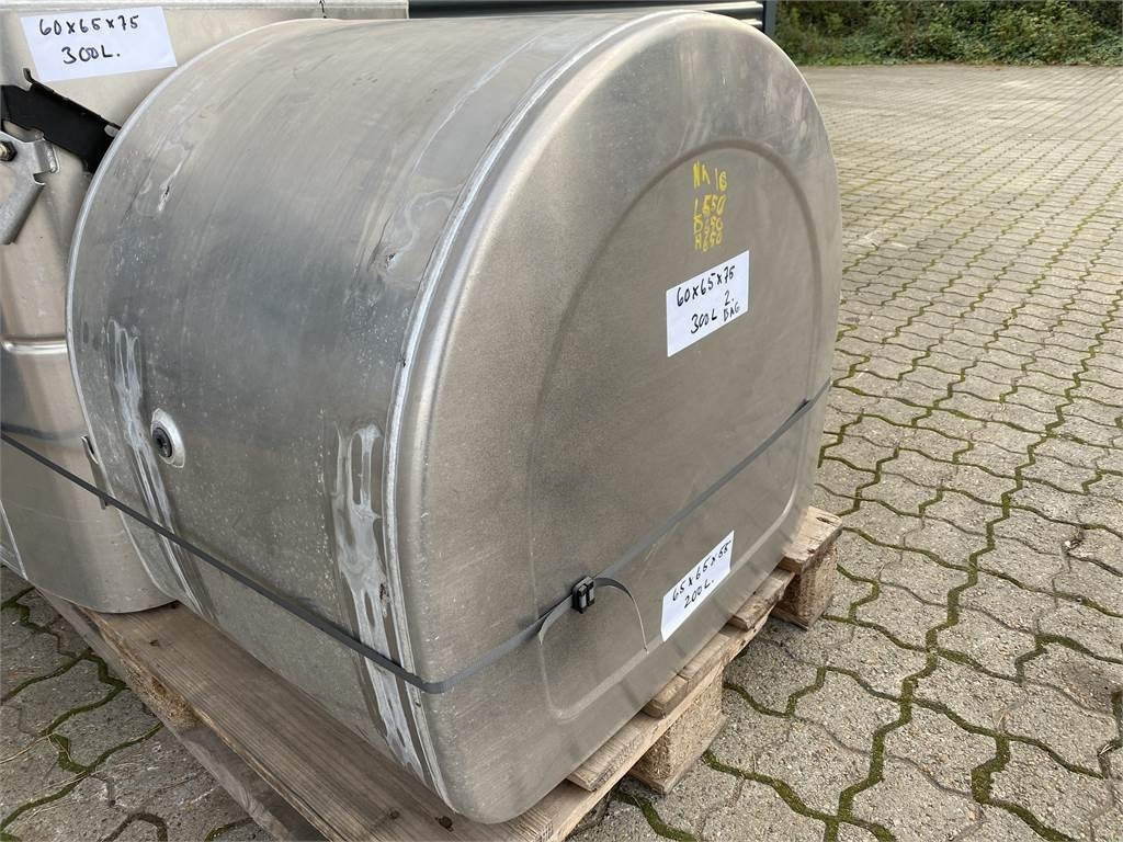 Volvo 200 ltr Dieseltank - Tanque de combustível: foto 2 Volvo 200 ltr Dieseltank - Tanque de combustível: foto 2