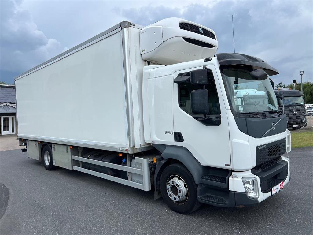 Volvo FL 250 16 ton - Camião frigorífico: foto 2 Volvo FL 250 16 ton - Camião frigorífico: foto 2