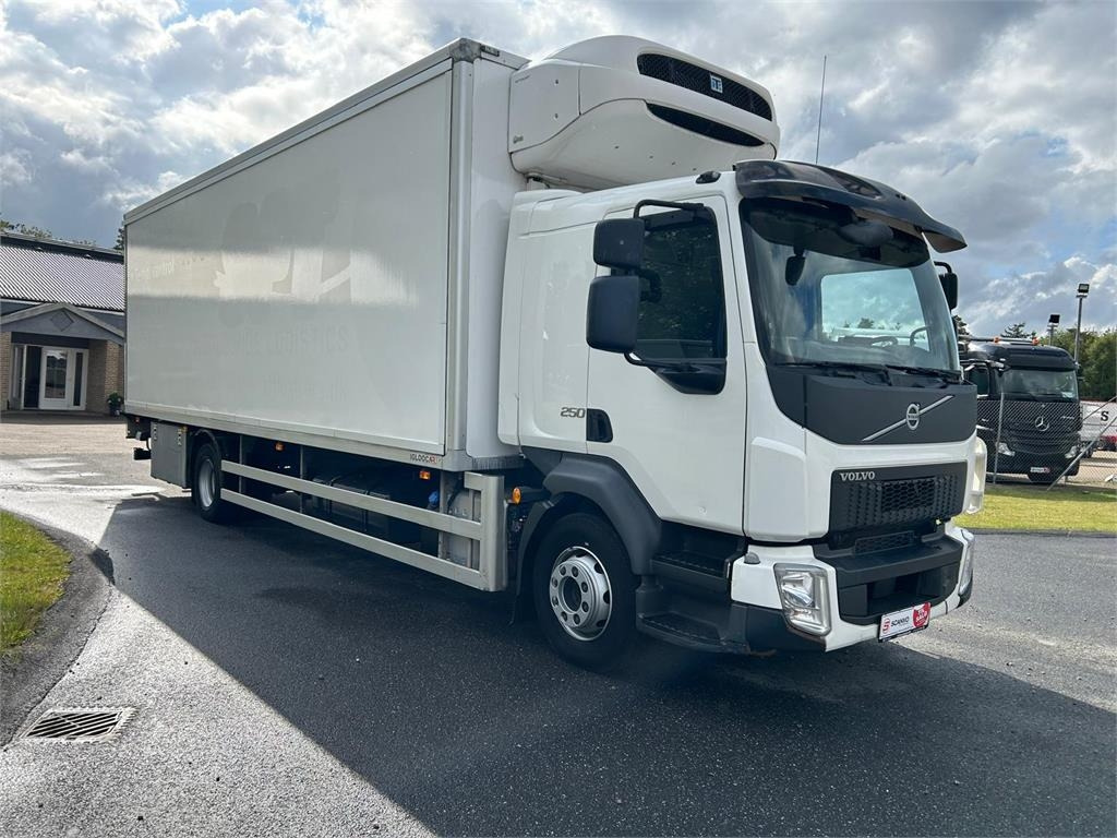Volvo FL 250 16 ton - Camião frigorífico: foto 2 Volvo FL 250 16 ton - Camião frigorífico: foto 2