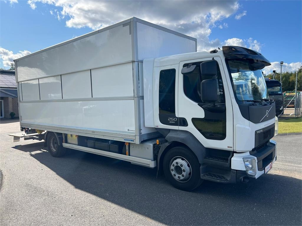 Volvo FL 250 16 ton - Camião furgão: foto 4 Volvo FL 250 16 ton - Camião furgão: foto 4