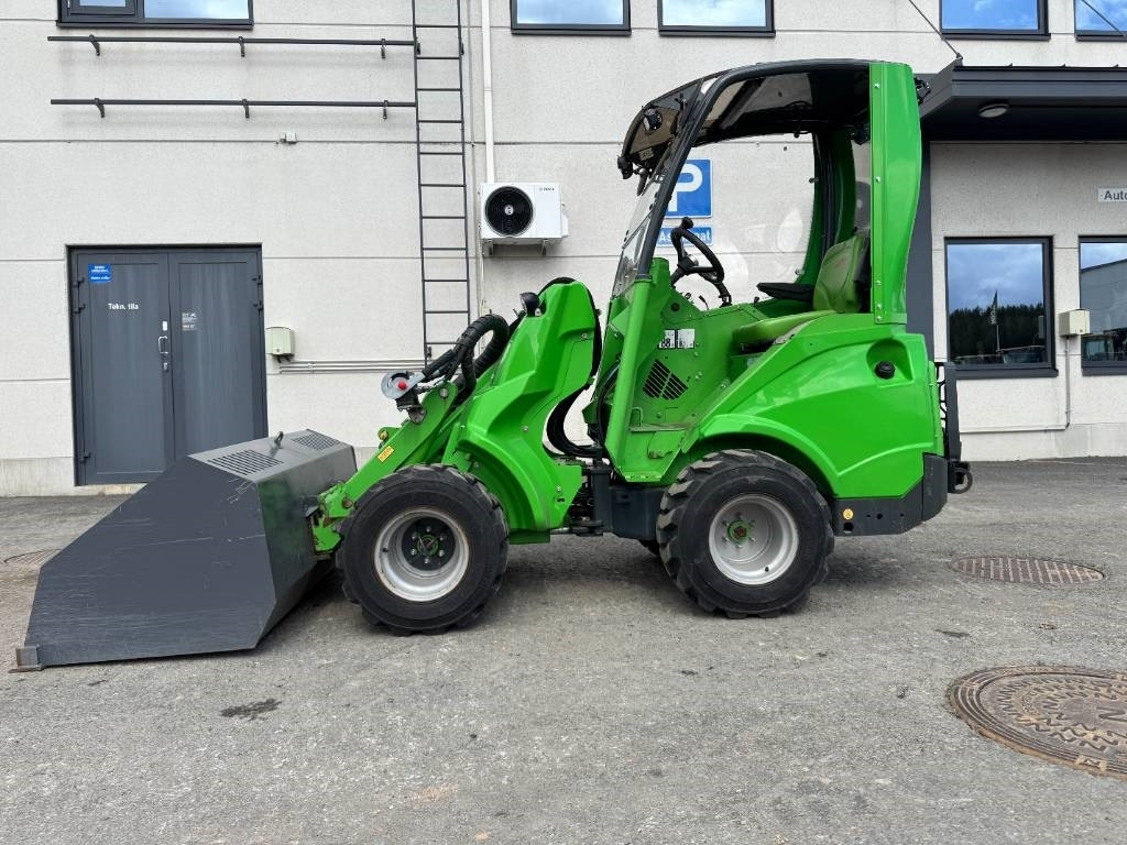 Avant R 28 Vähän ajettu - Carregadora articulada: foto 1 Avant R 28 Vähän ajettu - Carregadora articulada: foto 1