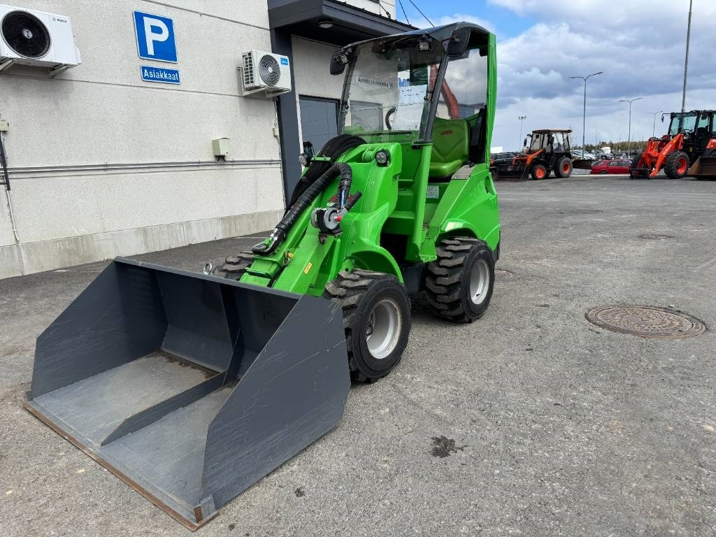 Avant R 28 Vähän ajettu - Carregadora articulada: foto 2 Avant R 28 Vähän ajettu - Carregadora articulada: foto 2