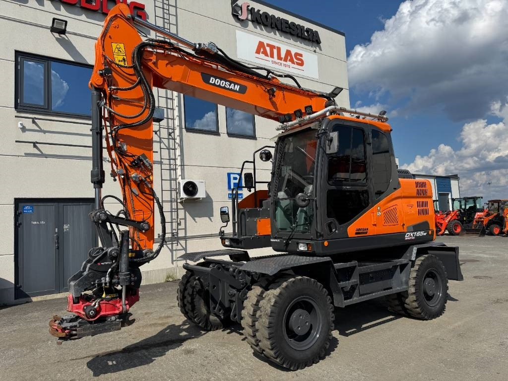 Doosan DX165W-5 PYÖRITTÄJÄLLÄ - Escavadeira de rodas: foto 2 Doosan DX165W-5 PYÖRITTÄJÄLLÄ - Escavadeira de rodas: foto 2