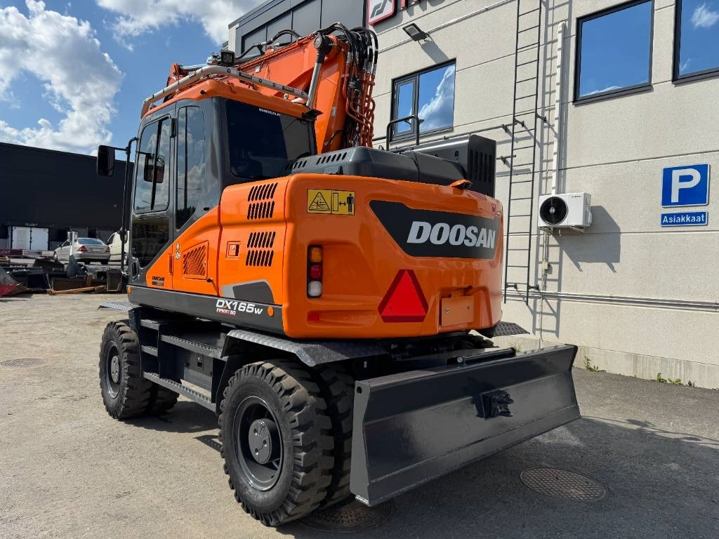 Doosan DX165W-5 PYÖRITTÄJÄLLÄ - Escavadeira de rodas: foto 3 Doosan DX165W-5 PYÖRITTÄJÄLLÄ - Escavadeira de rodas: foto 3
