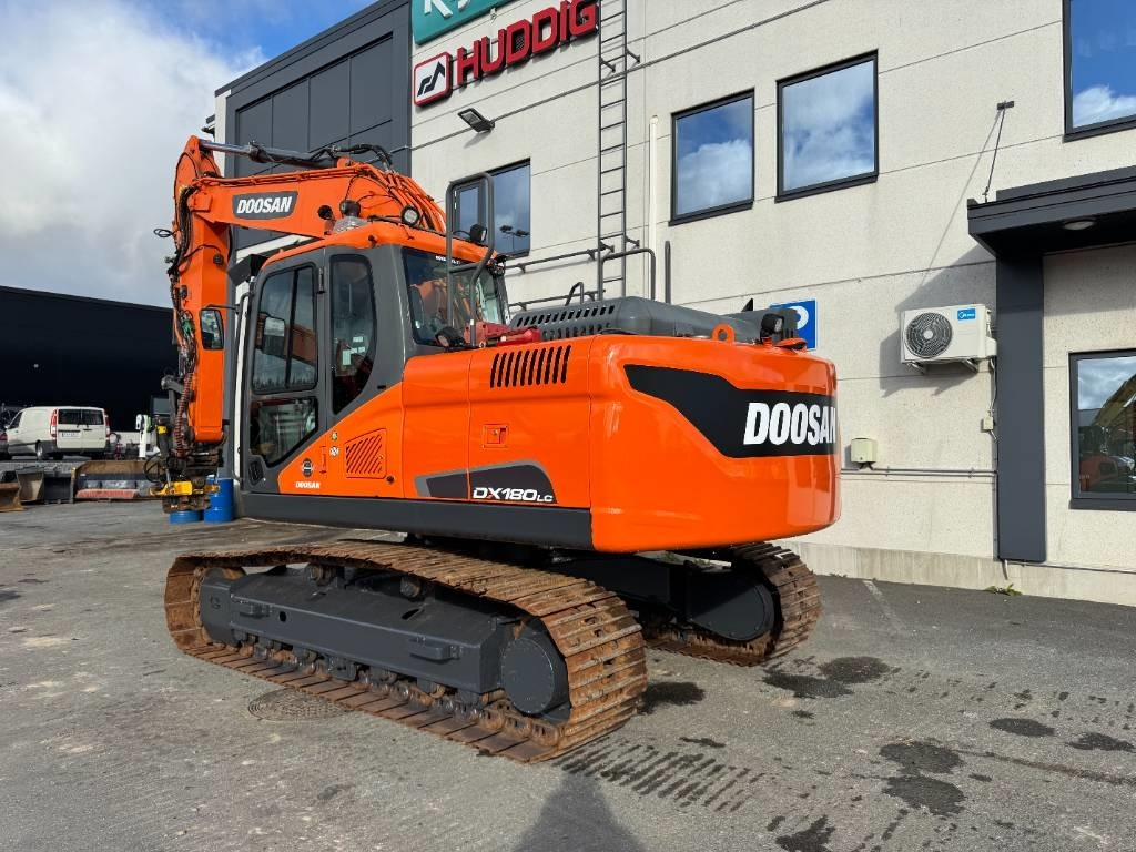Doosan DX180LC-5 PYÖRITTÄJÄLLÄ - Escavadora de rastos: foto 3 Doosan DX180LC-5 PYÖRITTÄJÄLLÄ - Escavadora de rastos: foto 3