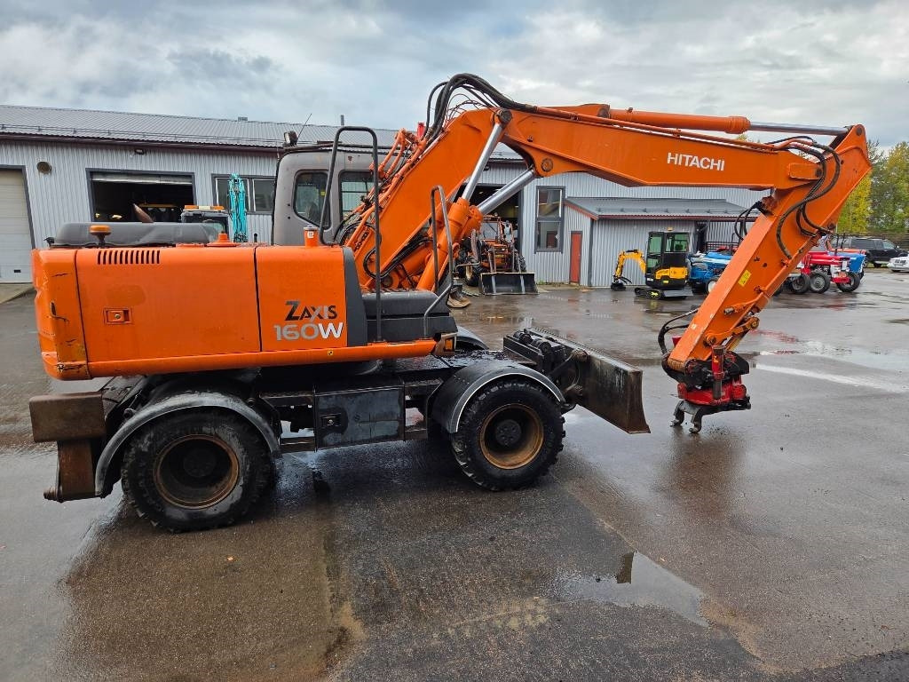 Hitachi ZX160 W PYÖRITTÄJÄLLÄ - Escavadeira de rodas: foto 5 Hitachi ZX160 W PYÖRITTÄJÄLLÄ - Escavadeira de rodas: foto 5