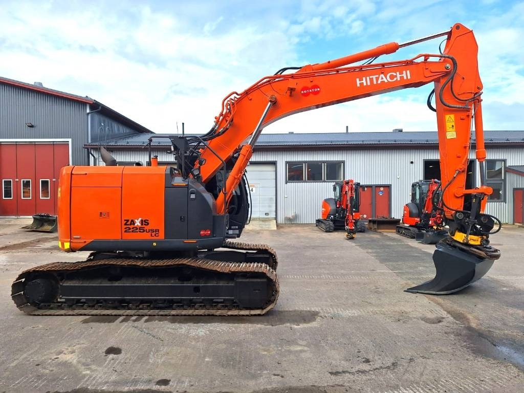 Hitachi ZX225USLC-5 PYÖRITTÄJÄLLÄ - Escavadora de rastos: foto 5 Hitachi ZX225USLC-5 PYÖRITTÄJÄLLÄ - Escavadora de rastos: foto 5