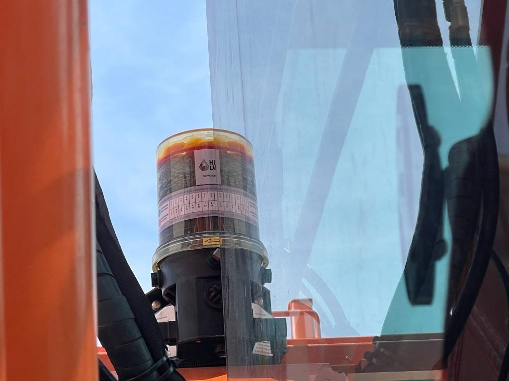 Escavadora de rastos Hitachi ZX225USLC-6 PYÖRITTÄJÄLLÄ: foto 11