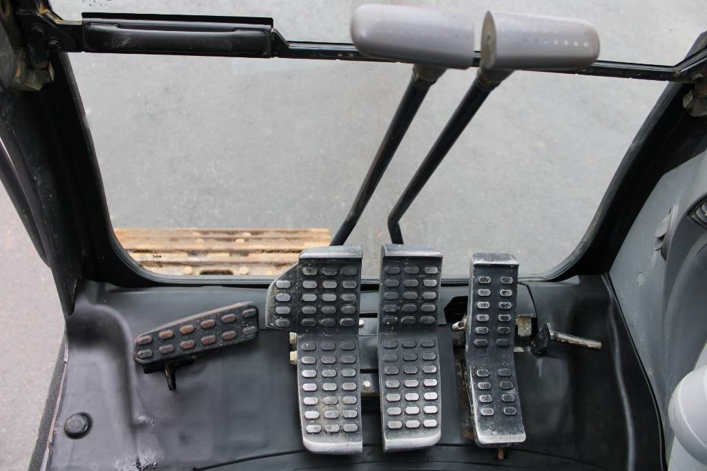 Escavadora de rastos Hitachi ZX225USLC-6 PYÖRITTÄJÄLLÄ: foto 14