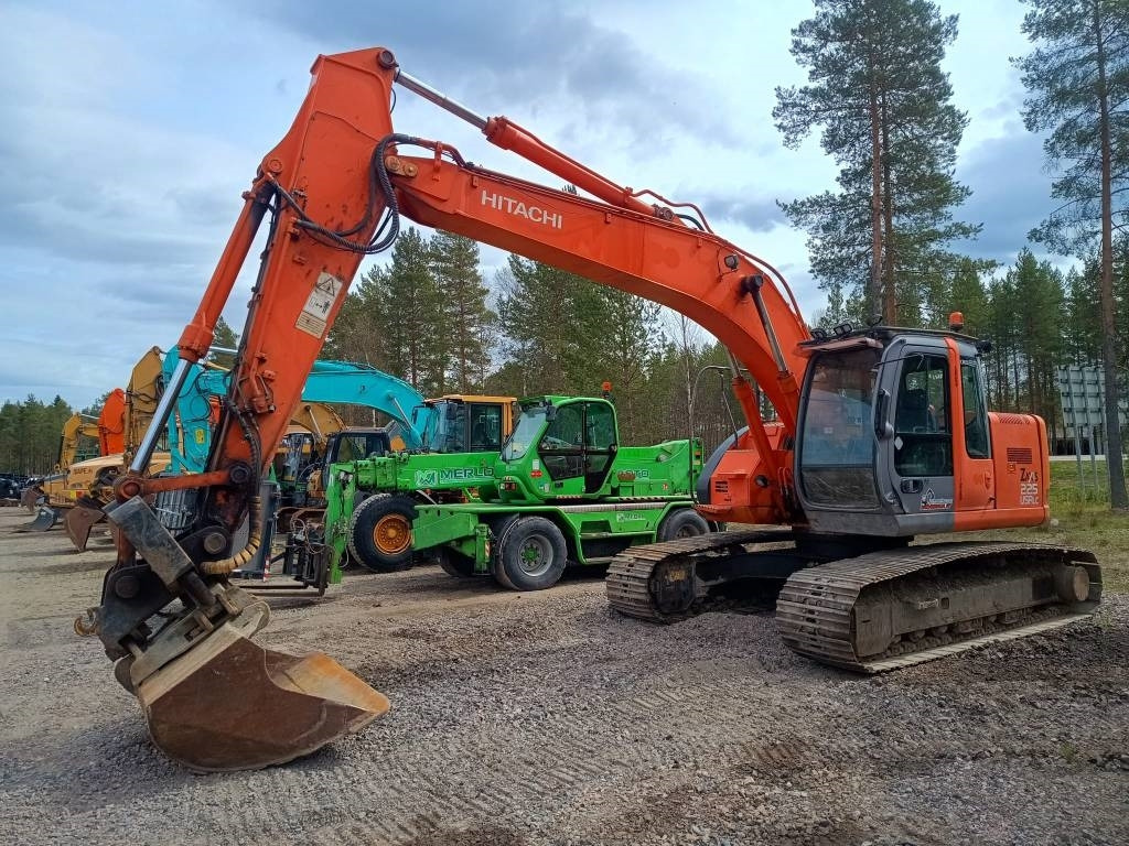 Hitachi ZX225USR KALLISTAJALLA - Escavadora de rastos: foto 1 Hitachi ZX225USR KALLISTAJALLA - Escavadora de rastos: foto 1