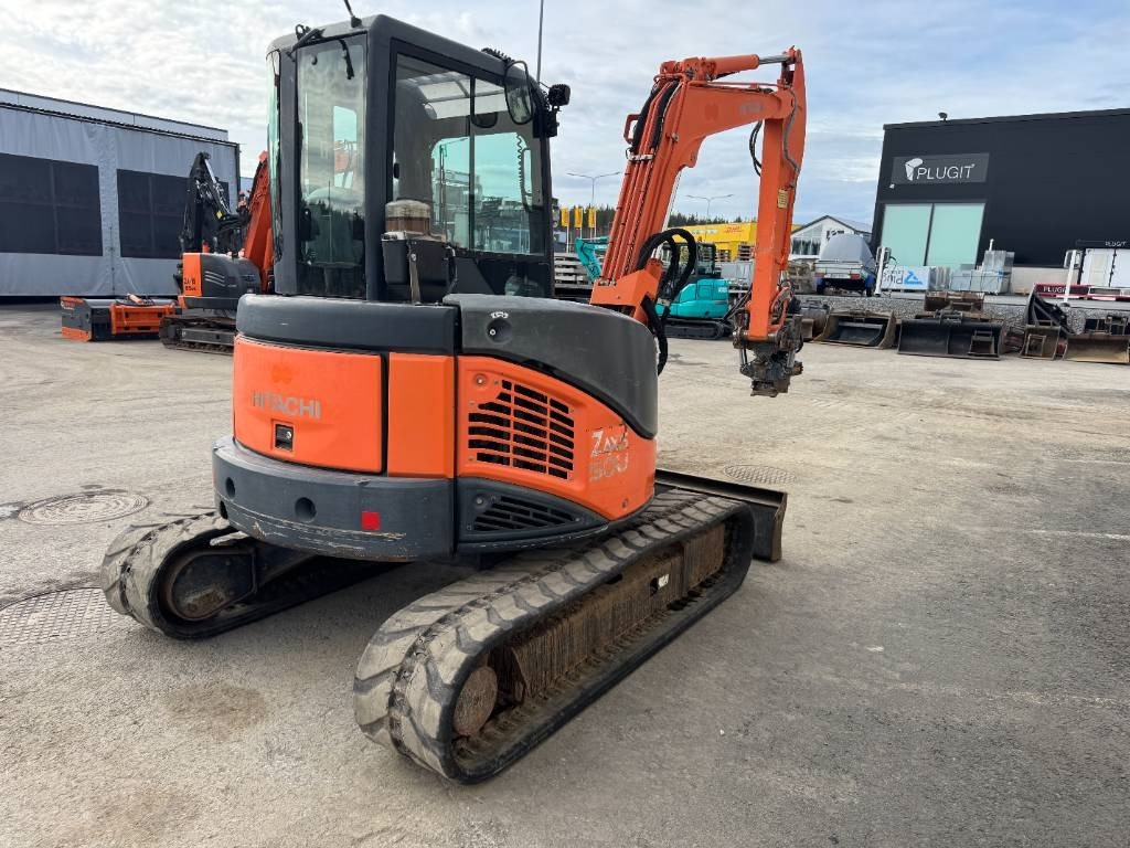 Hitachi ZX50U-2 PYÖRITTÄJÄLLÄ - Mini escavadeira: foto 5 Hitachi ZX50U-2 PYÖRITTÄJÄLLÄ - Mini escavadeira: foto 5
