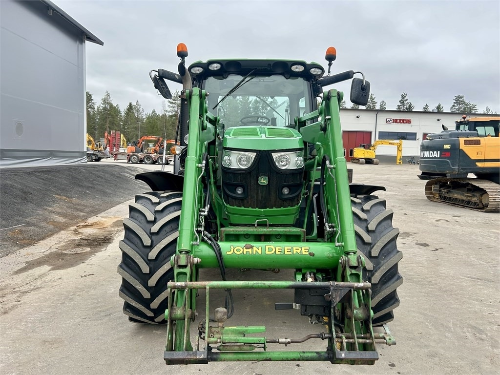 John Deere 6125 R AUTOPOWER ETUKUORMAAJALLA - Trator: foto 3 John Deere 6125 R AUTOPOWER ETUKUORMAAJALLA - Trator: foto 3