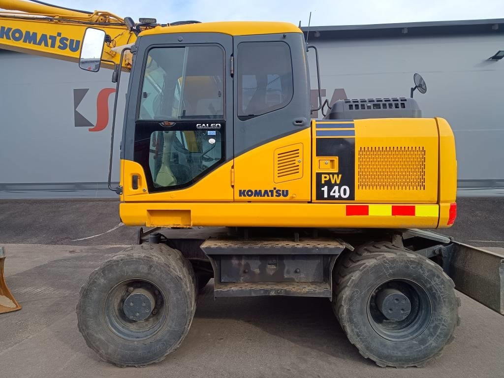Komatsu MYYTY! SOLD! PW140-7 PYÖRITTÄJÄLLÄ - Escavadeira de rodas: foto 2 Komatsu MYYTY! SOLD! PW140-7 PYÖRITTÄJÄLLÄ - Escavadeira de rodas: foto 2