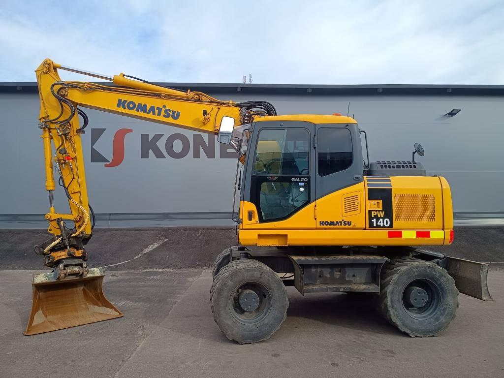 Komatsu MYYTY! SOLD! PW140-7 PYÖRITTÄJÄLLÄ - Escavadeira de rodas: foto 1 Komatsu MYYTY! SOLD! PW140-7 PYÖRITTÄJÄLLÄ - Escavadeira de rodas: foto 1