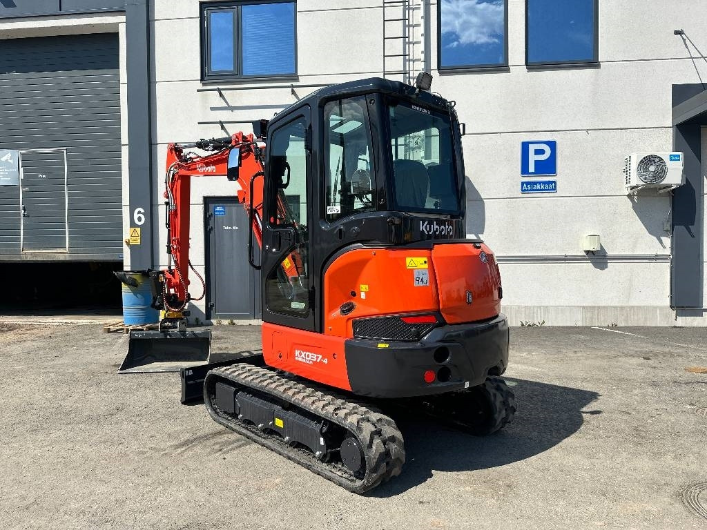 Kubota KX037-4 PYÖRITTÄJÄLLÄ - Mini escavadeira: foto 2 Kubota KX037-4 PYÖRITTÄJÄLLÄ - Mini escavadeira: foto 2