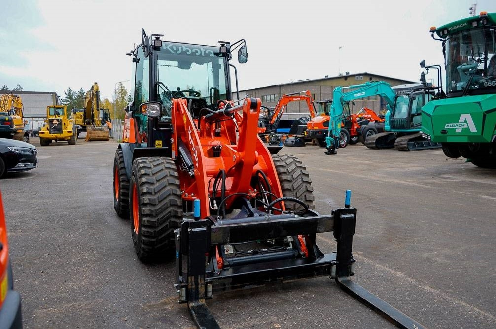 Kubota R090 VARUSTELTU - Pá carregadora de rodas: foto 4 Kubota R090 VARUSTELTU - Pá carregadora de rodas: foto 4