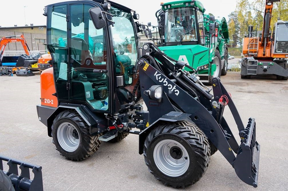Kubota RT210-2 UUSI - Carregadora articulada: foto 4 Kubota RT210-2 UUSI - Carregadora articulada: foto 4