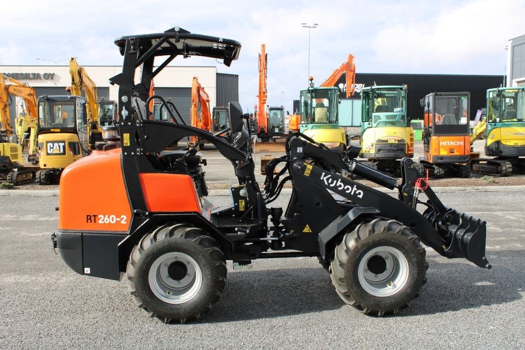 Kubota RT260-2 KATOKSELLA! UUSI - Carregadora articulada: foto 5 Kubota RT260-2 KATOKSELLA! UUSI - Carregadora articulada: foto 5