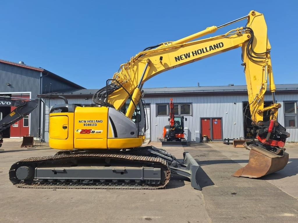 New Holland MYYTY! SOLD! E235BSRLC PYÖRITTÄJÄLLÄ - Escavadora de rastos: foto 5 New Holland MYYTY! SOLD! E235BSRLC PYÖRITTÄJÄLLÄ - Escavadora de rastos: foto 5