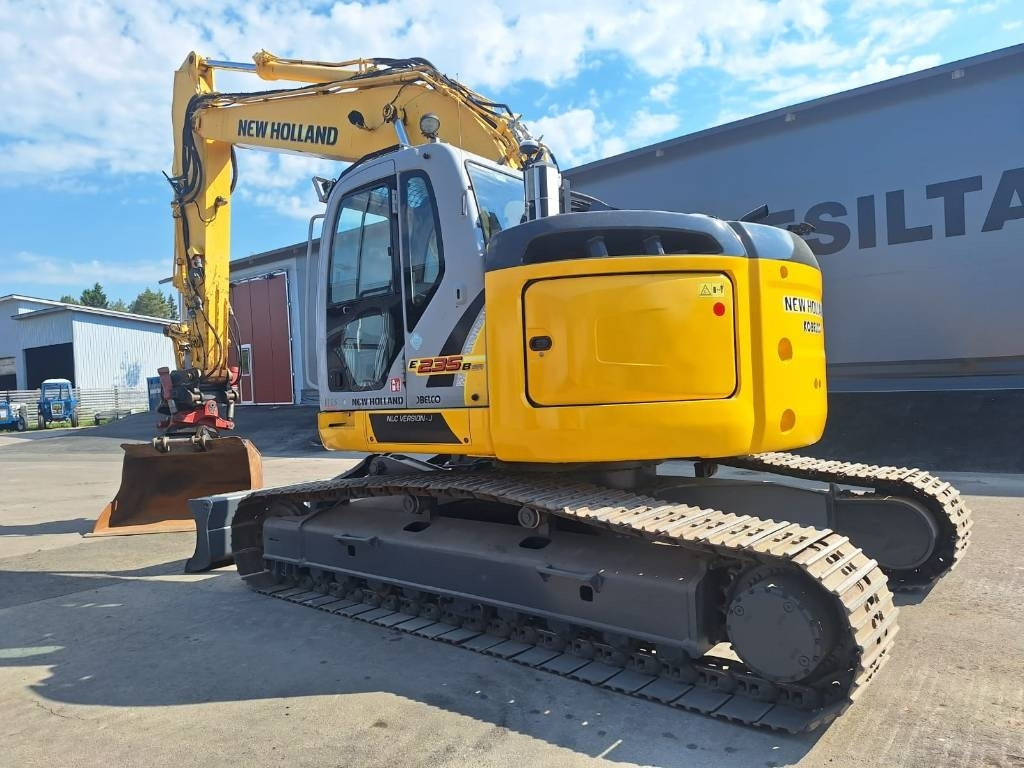 New Holland MYYTY! SOLD! E235BSRLC PYÖRITTÄJÄLLÄ - Escavadora de rastos: foto 2 New Holland MYYTY! SOLD! E235BSRLC PYÖRITTÄJÄLLÄ - Escavadora de rastos: foto 2