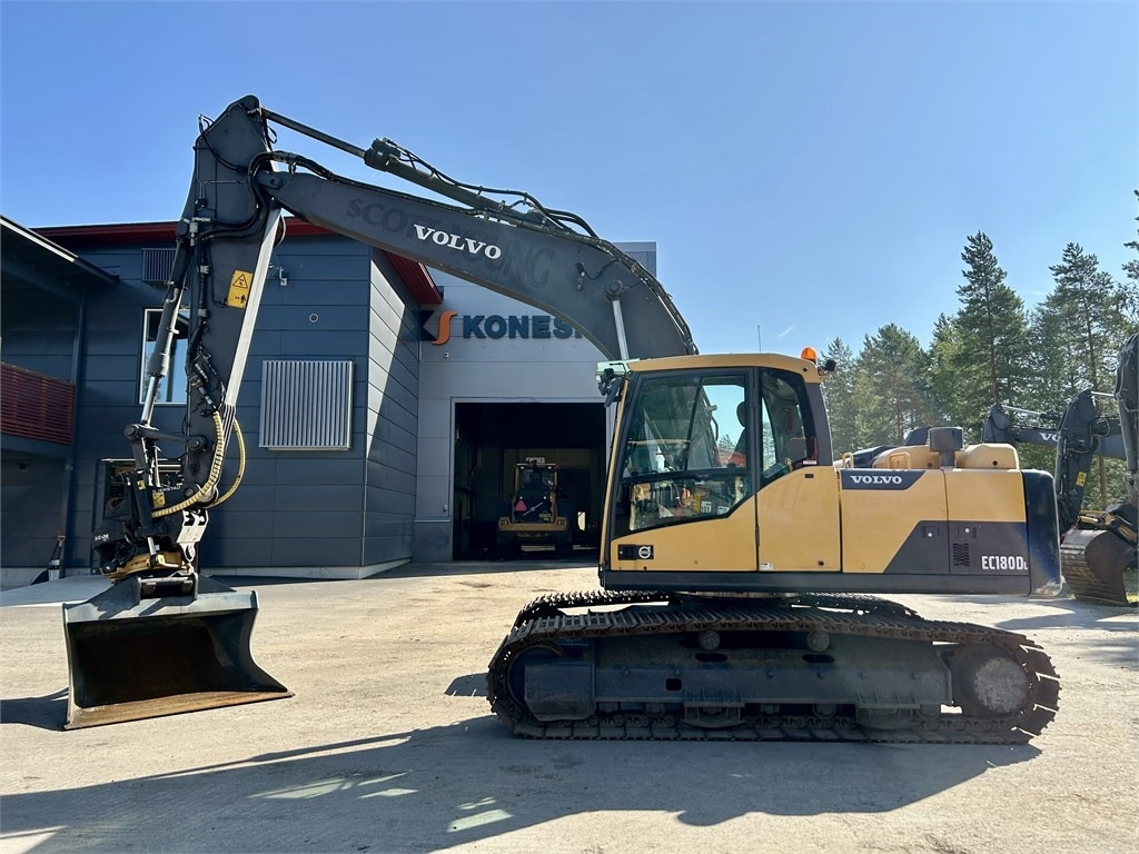 Volvo EC180DL PYÖRITTÄJÄLLÄ - Escavadora de rastos: foto 1 Volvo EC180DL PYÖRITTÄJÄLLÄ - Escavadora de rastos: foto 1