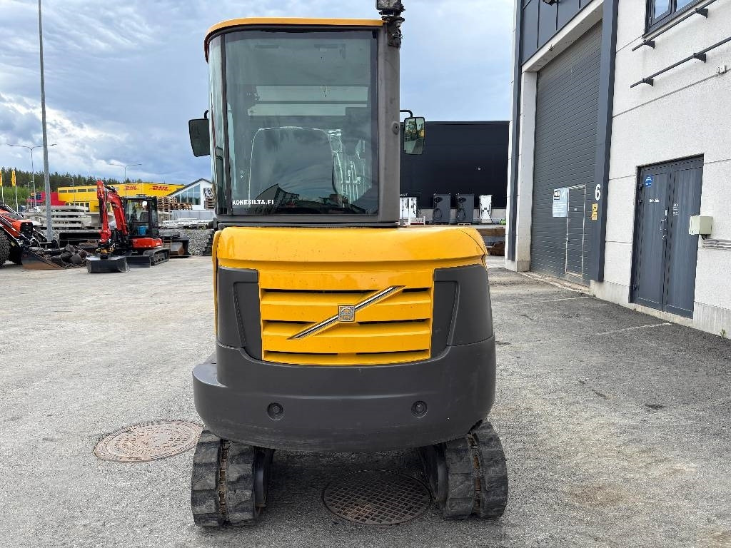 Volvo EC27C PYÖRITTÄJÄLLÄ - Mini escavadeira: foto 3 Volvo EC27C PYÖRITTÄJÄLLÄ - Mini escavadeira: foto 3