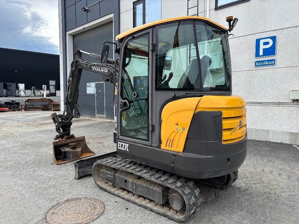 Volvo EC27C PYÖRITTÄJÄLLÄ - Mini escavadeira: foto 2 Volvo EC27C PYÖRITTÄJÄLLÄ - Mini escavadeira: foto 2