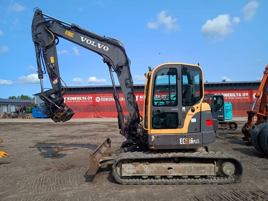 Volvo ECR88 PLUS PYÖRITTÄJÄLLÄ - Mini escavadeira: foto 1 Volvo ECR88 PLUS PYÖRITTÄJÄLLÄ - Mini escavadeira: foto 1