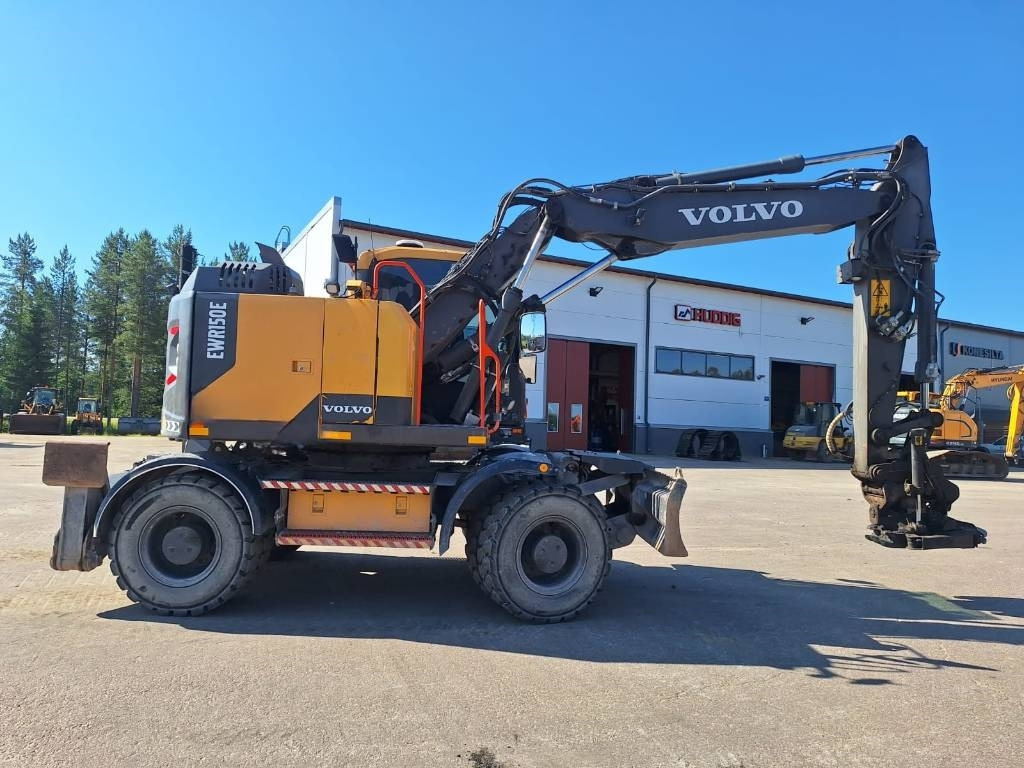 Volvo EWR150E PYÖRITTÄJÄLLÄ - Escavadeira de rodas: foto 2 Volvo EWR150E PYÖRITTÄJÄLLÄ - Escavadeira de rodas: foto 2