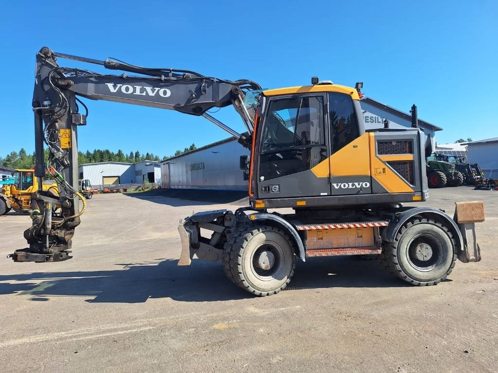 Volvo EWR150E PYÖRITTÄJÄLLÄ - Escavadeira de rodas: foto 1 Volvo EWR150E PYÖRITTÄJÄLLÄ - Escavadeira de rodas: foto 1