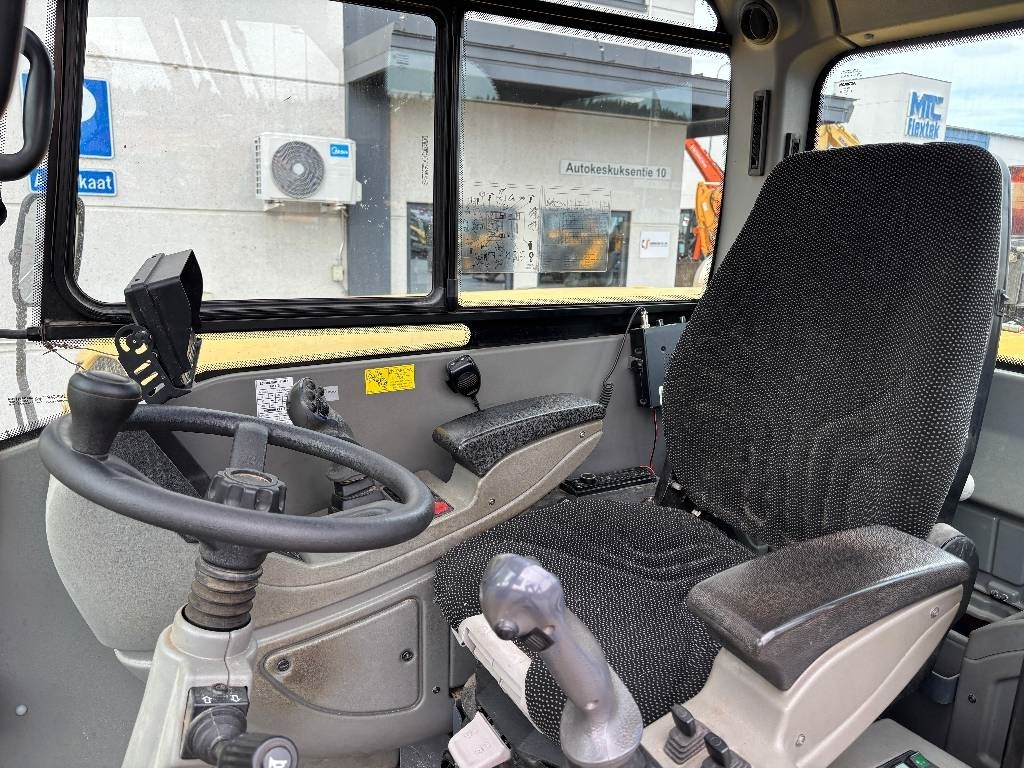 Escavadeira de rodas Yanmar B110W PYÖRITTÄJÄLLÄ: foto 11