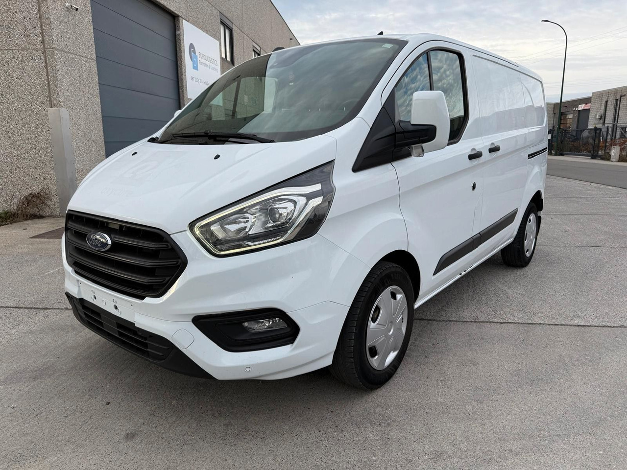 Ford Transit Custom 2.0TDCI. Klima. Navi. Tempomat. - Furgão compacto: foto 2 Ford Transit Custom 2.0TDCI. Klima. Navi. Tempomat. - Furgão compacto: foto 2