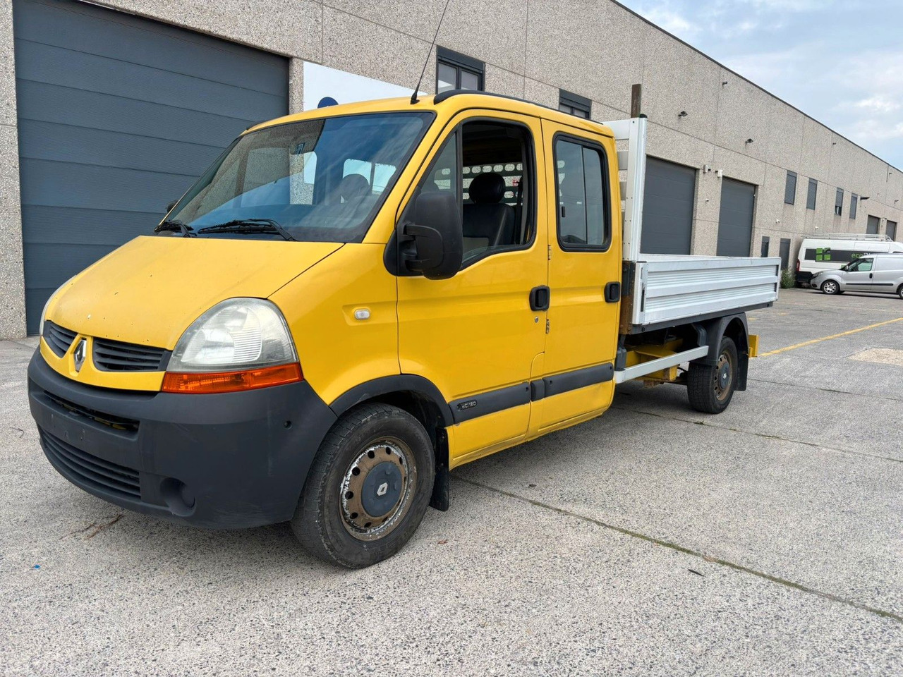 Renault Master Pritsche. 7pl. 2.5 Motor. - Carrinha de caixa aberta, Carrinha cabine dupla: foto 1 Renault Master Pritsche. 7pl. 2.5 Motor. - Carrinha de caixa aberta, Carrinha cabine dupla: foto 1
