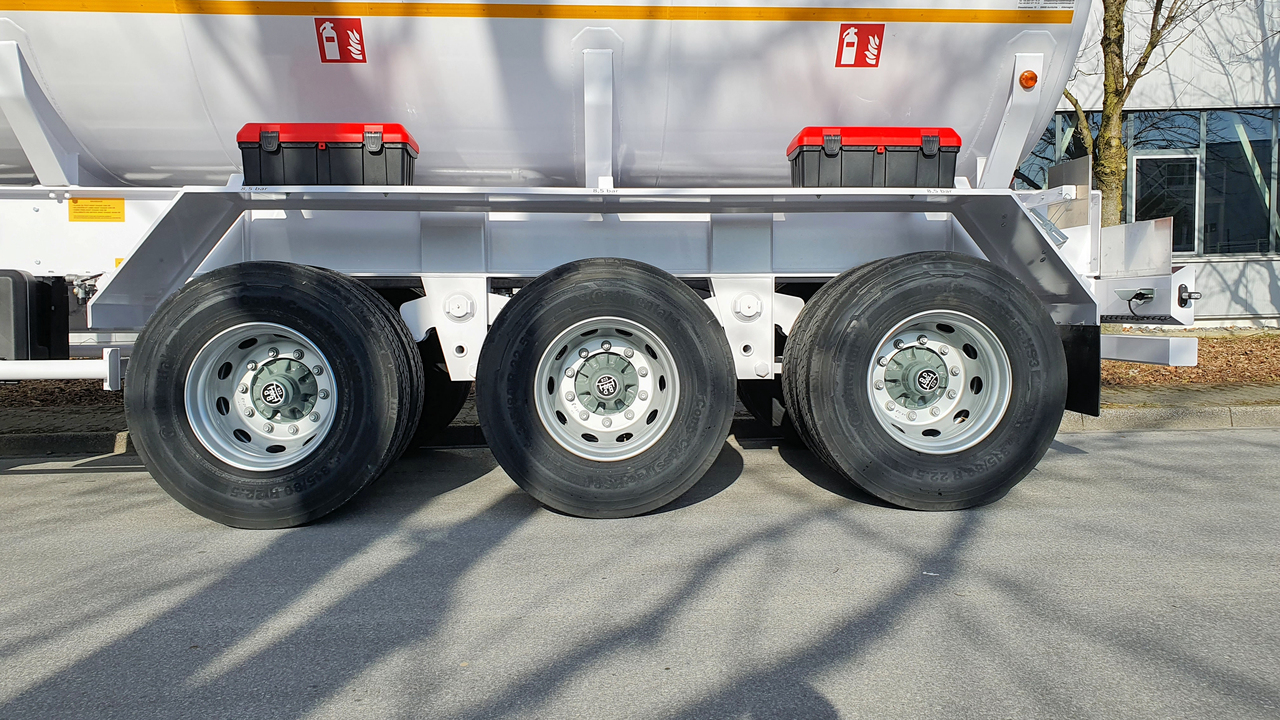 Sievering 40000 LITRE ADR FUEL TANK SEMI-TRAILER FOR MERCEDES ACTROS - Semirreboque tanque: foto 4 Sievering 40000 LITRE ADR FUEL TANK SEMI-TRAILER FOR MERCEDES ACTROS - Semirreboque tanque: foto 4