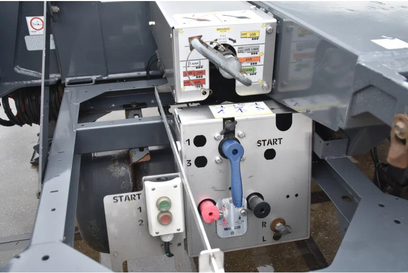 Broshuis 3UCC-39/45 MFCC - SAF AXLES - 2 x EXTENDABLE - DISC BRAKES - LIKE NEW ! - Semi-reboque transportador de contêineres/ Caixa móvel: foto 5 Broshuis 3UCC-39/45 MFCC - SAF AXLES - 2 x EXTENDABLE - DISC BRAKES - LIKE NEW ! - Semi-reboque transportador de contêineres/ Caixa móvel: foto 5