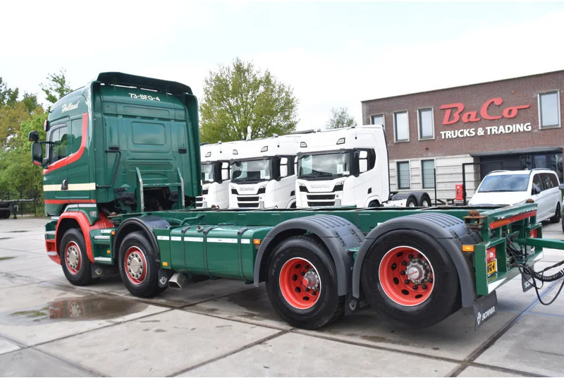 Scania R520 HL V8 8x2 - EURO 6 - MANUAL - RETARDER - WHEELBASE: 510 cm - 10 TONS FRONT AXLE - XENON - - Camião transportador de contêineres/ Caixa móvel: foto 2 Scania R520 HL V8 8x2 - EURO 6 - MANUAL - RETARDER - WHEELBASE: 510 cm - 10 TONS FRONT AXLE - XENON - - Camião transportador de contêineres/ Caixa móvel: foto 2