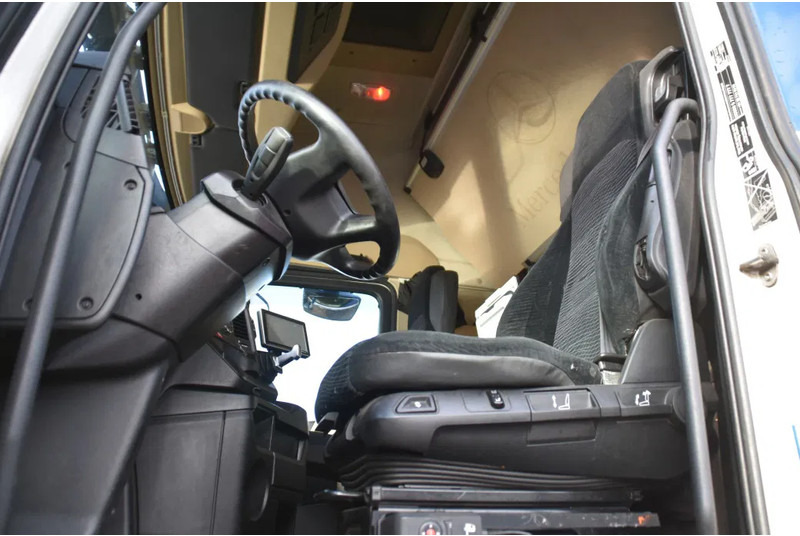 Mercedes-Benz Actros 2548 6x2/4 - EURO 6 - AIRCO - CAB HEATER - 2 BEDS - DIFF. LOCK - GOOD CONDITION - - Tractor: foto 4 Mercedes-Benz Actros 2548 6x2/4 - EURO 6 - AIRCO - CAB HEATER - 2 BEDS - DIFF. LOCK - GOOD CONDITION - - Tractor: foto 4