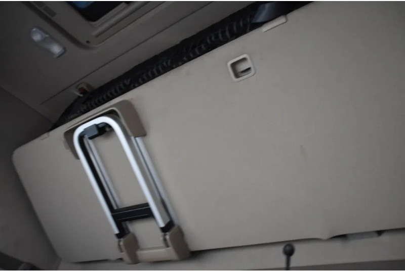 Scania R490 TL 6x2/4 - RETARDER - ACC - DIFF. LOCK - 2 x FUEL TANKS - 2 BEDS - EXCELLENT CONDITION - - Tractor: foto 5 Scania R490 TL 6x2/4 - RETARDER - ACC - DIFF. LOCK - 2 x FUEL TANKS - 2 BEDS - EXCELLENT CONDITION - - Tractor: foto 5