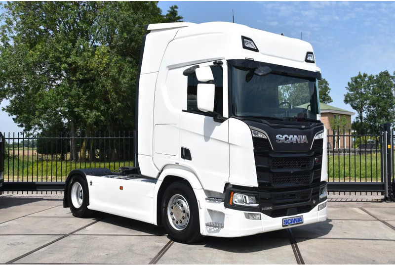 Scania R520 V8 NGS 4x2 - RETARDER - 523 TKM - PARK. AIRCO - ACC - NAVI - 2 x FUEL TANKS - LED LIGHTS - - Tractor: foto 1 Scania R520 V8 NGS 4x2 - RETARDER - 523 TKM - PARK. AIRCO - ACC - NAVI - 2 x FUEL TANKS - LED LIGHTS - - Tractor: foto 1