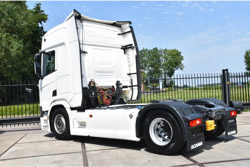 Scania R520 V8 NGS 4x2 - RETARDER - 523 TKM - PARK. AIRCO - ACC - NAVI - 2 x FUEL TANKS - LED LIGHTS - - Tractor: foto 3 Scania R520 V8 NGS 4x2 - RETARDER - 523 TKM - PARK. AIRCO - ACC - NAVI - 2 x FUEL TANKS - LED LIGHTS - - Tractor: foto 3