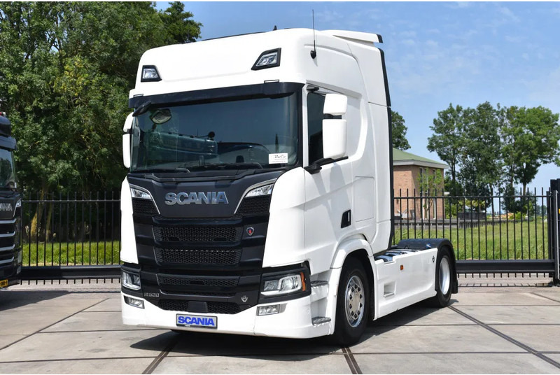 Scania R520 V8 NGS 4x2 - RETARDER - 523 TKM - PARK. AIRCO - ACC - NAVI - 2 x FUEL TANKS - LED LIGHTS - - Tractor: foto 2 Scania R520 V8 NGS 4x2 - RETARDER - 523 TKM - PARK. AIRCO - ACC - NAVI - 2 x FUEL TANKS - LED LIGHTS - - Tractor: foto 2