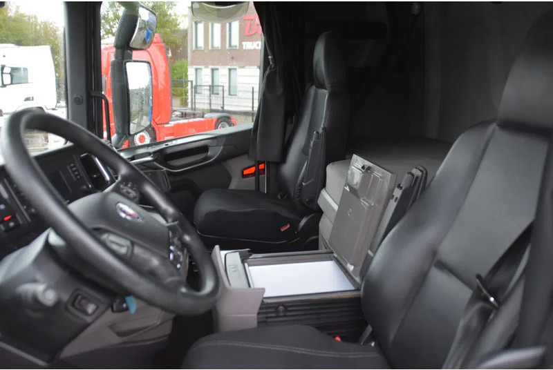 Scania S410 NGS 4x2EB MEGA 95 cm or 103 cm driving height - RETARDER - 773 TKM - FULL AIR - PARK. AIRCO - LEATHER SEATS - 2 x FUEL TANK - Tractor: foto 5 Scania S410 NGS 4x2EB MEGA 95 cm or 103 cm driving height - RETARDER - 773 TKM - FULL AIR - PARK. AIRCO - LEATHER SEATS - 2 x FUEL TANK - Tractor: foto 5