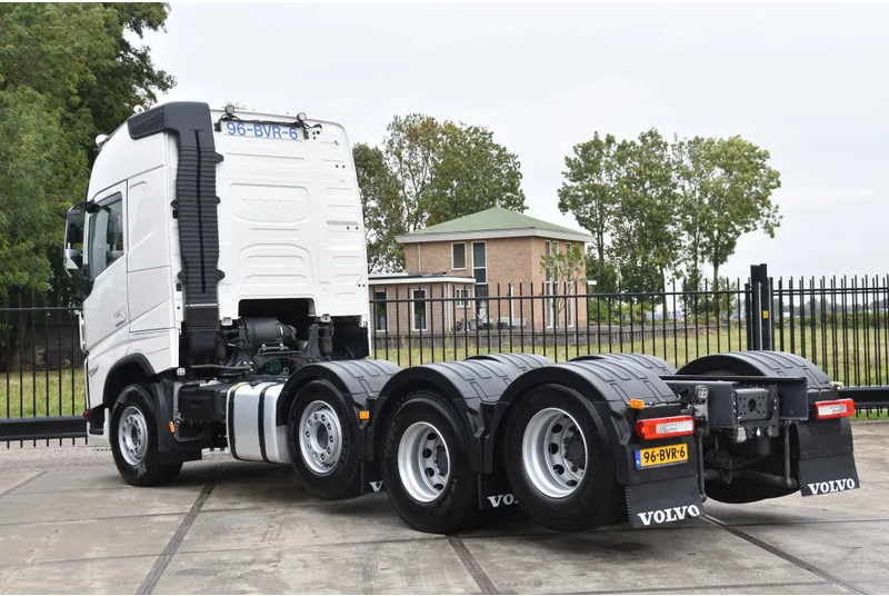 Volvo FH 500 Globe 8x2/4 - 147 TKM - PARK. AIRCO - 10 TONS FRONT AXLE - LEATHER SEATS - PTO - LED LIGHTS - TOP CONDITION - - Camião chassi: foto 3 Volvo FH 500 Globe 8x2/4 - 147 TKM - PARK. AIRCO - 10 TONS FRONT AXLE - LEATHER SEATS - PTO - LED LIGHTS - TOP CONDITION - - Camião chassi: foto 3
