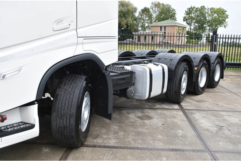 Volvo FH 500 Globe 8x2/4 - 147 TKM - PARK. AIRCO - 10 TONS FRONT AXLE - LEATHER SEATS - PTO - LED LIGHTS - TOP CONDITION - - Camião chassi: foto 4 Volvo FH 500 Globe 8x2/4 - 147 TKM - PARK. AIRCO - 10 TONS FRONT AXLE - LEATHER SEATS - PTO - LED LIGHTS - TOP CONDITION - - Camião chassi: foto 4