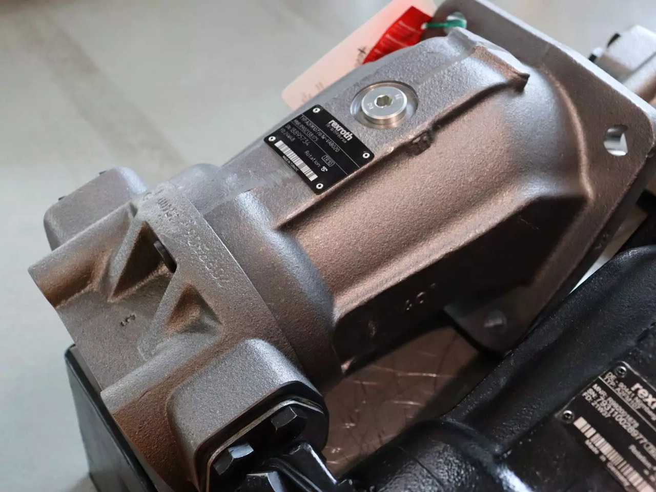 REXROTH A2FM107/61W-VAB020 - Motor hidráulico por Máquina de construção: foto 1 REXROTH A2FM107/61W-VAB020 - Motor hidráulico por Máquina de construção: foto 1