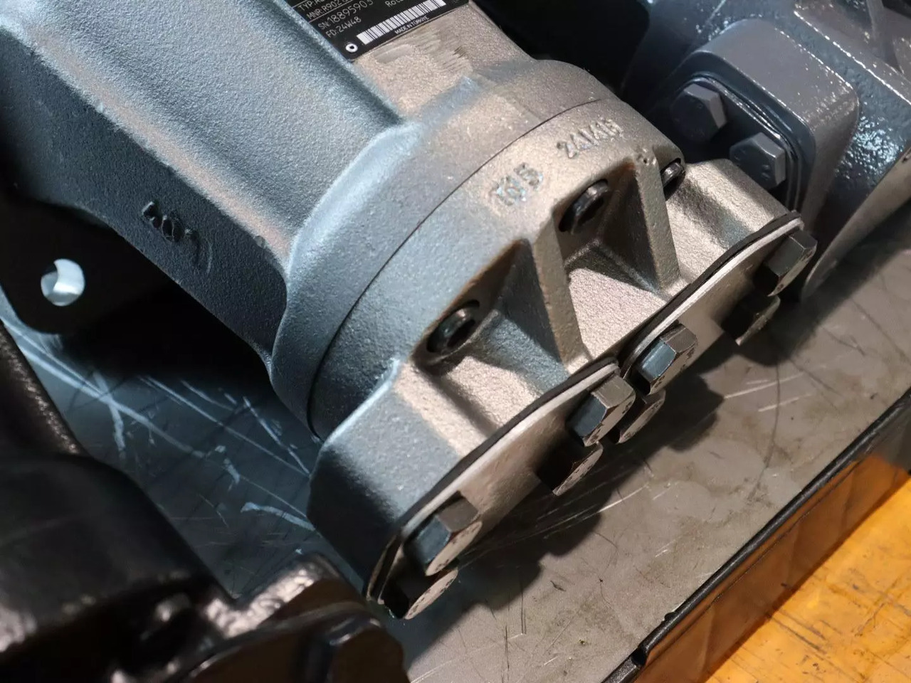 REXROTH A2FM107/61W-VZB010 - Motor hidráulico por Máquina de construção: foto 3 REXROTH A2FM107/61W-VZB010 - Motor hidráulico por Máquina de construção: foto 3