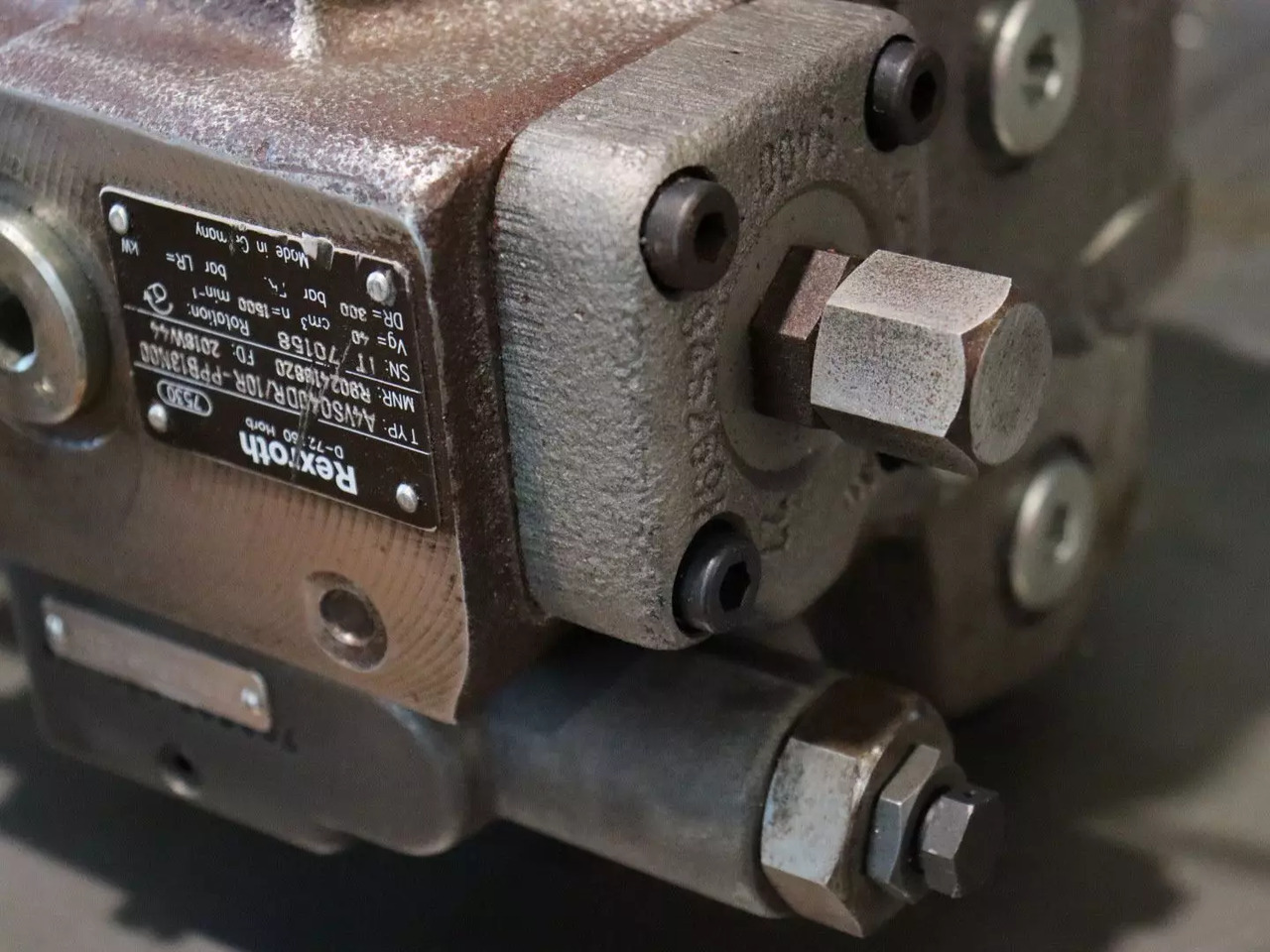 REXROTH A4VSO40DR/10R-PPB13N00 - Motor hidráulico por Equipamento de movimentação: foto 4 REXROTH A4VSO40DR/10R-PPB13N00 - Motor hidráulico por Equipamento de movimentação: foto 4