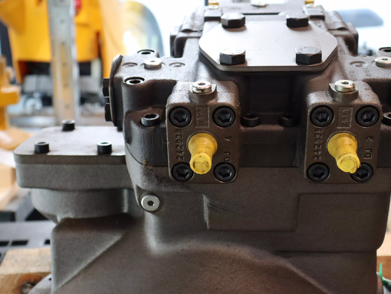 REXROTH A8VO107LA1KH1/63R1-NZG05F001 - Bomba hidráulica por Equipamento de movimentação: foto 4 REXROTH A8VO107LA1KH1/63R1-NZG05F001 - Bomba hidráulica por Equipamento de movimentação: foto 4